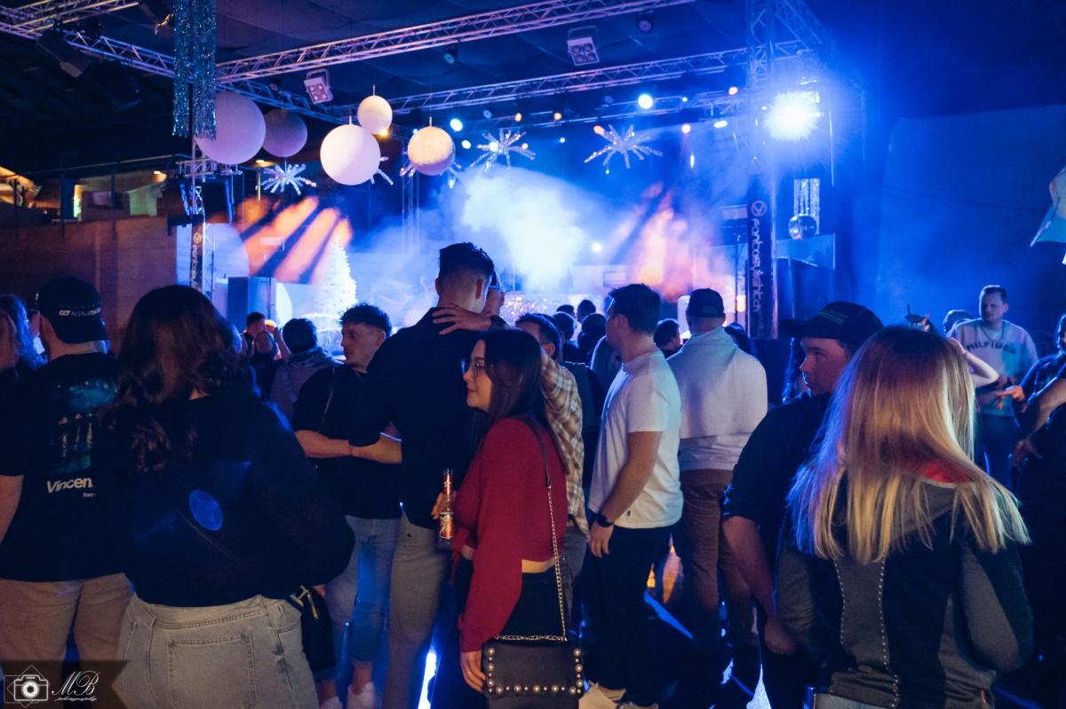 KET - Kultur & Eventhalle Tuggen - Bravo Hits